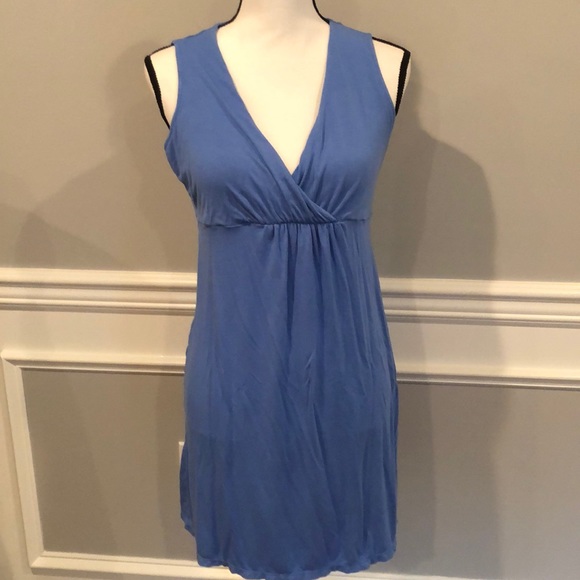 Dresses & Skirts - V neck sleeveless dress
